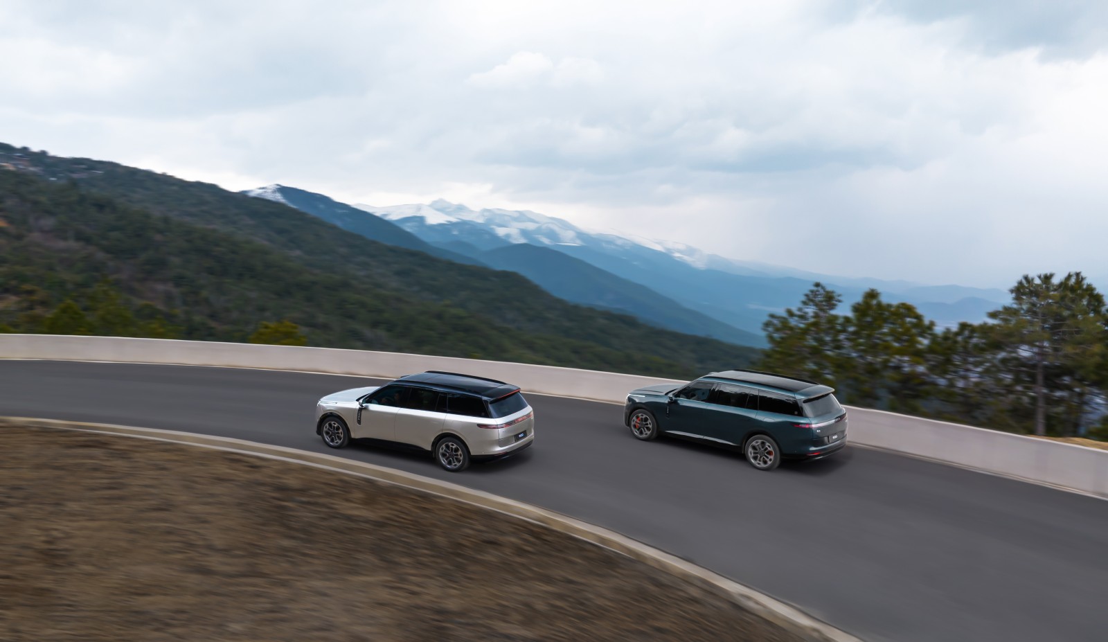 Lynk & Co 900 Base